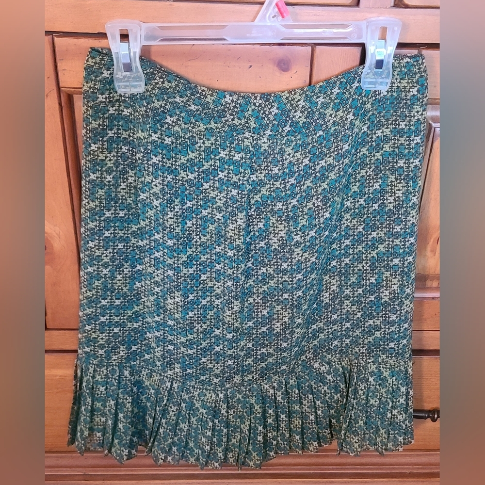 Mid length skirt with ruffle on the hem